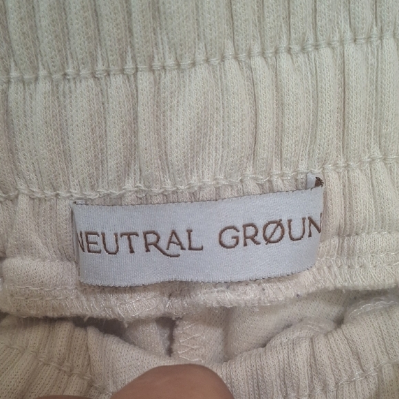 Neutal Ground Wome's Elegant Cream Wide Leg Pants Size M - Picture 2 of 10